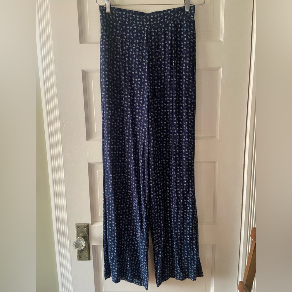 WAYF pants in size L